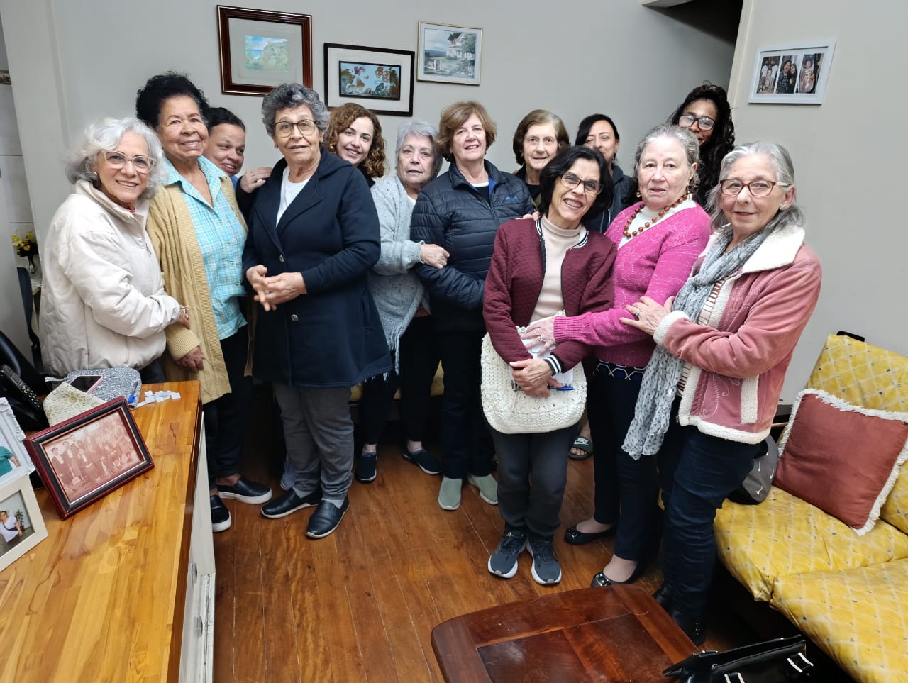 Mulheres da SAF reunidas na igreja