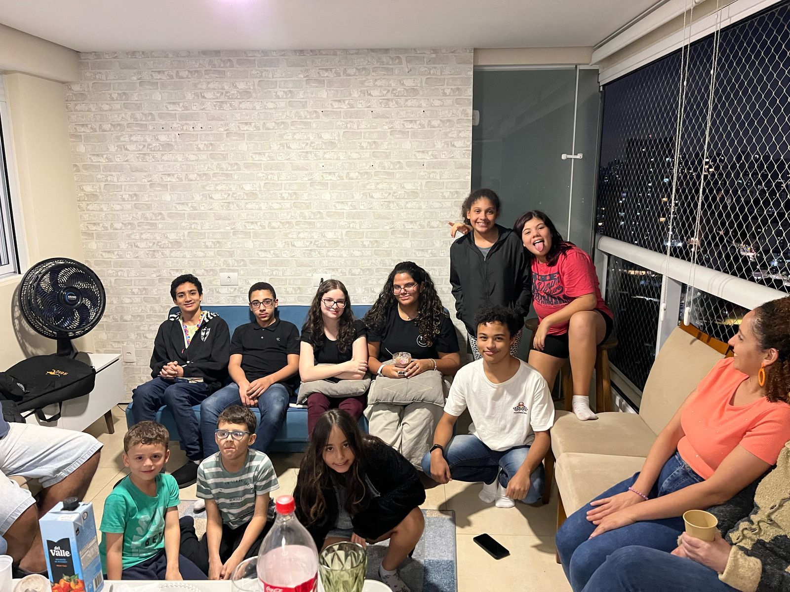 Adolescentes da UPA reunidos em comunhão